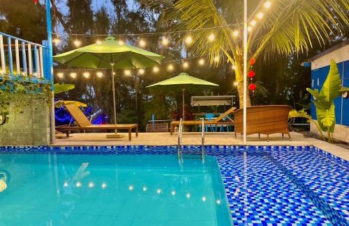 Dien Duong House | Charming and Spacious Beach Homestay 4 Rooms 1 Pool Entire Palace