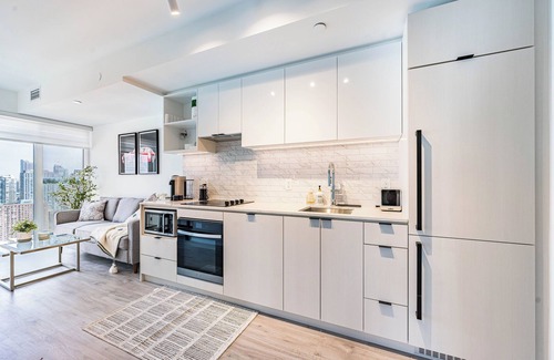 Bay Street Corridor Condo | Charming and Spacious 2 Bed 2 Bath - Heart of downtown Toronto