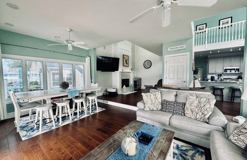 Brooklyn House | Charming and spacious 5 bedroom lake house packed with activities!