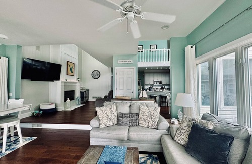 Brooklyn House | Charming and spacious 5 bedroom lake house packed with activities!