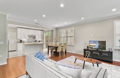 Stonegate House | Charming and Stylish 3 Bedroom End Unit Townhouse Awaits Your Arrival #25