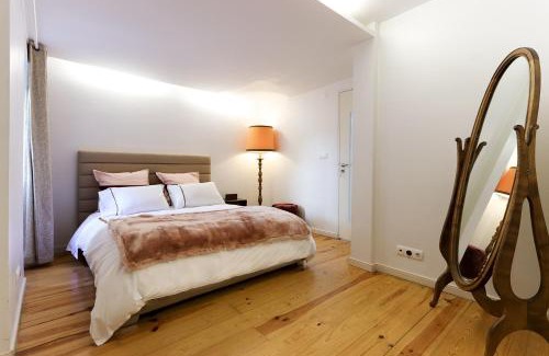 Sao Bento Apartment | Charming and Stylish Downtown Apt in XIX century building