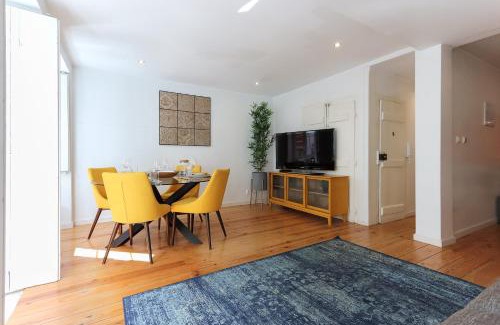 Sao Bento Apartment | Charming and Stylish Downtown Apt in XIX century building