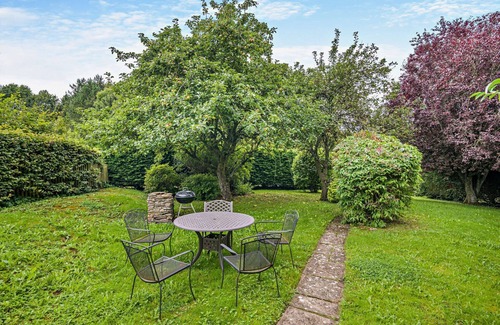 Longborough Cottage | Charming and welcoming dog friendly - Horseshoe Cottage