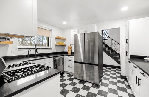 Jefferson Chalmers House | Charming and well appointed Detroit rental home with sophisticated interiors!