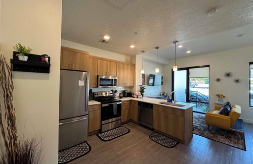 Downtown Salt Lake City Apartment | Charming apartment in superb Salt Lake City with gym - pay garage parking