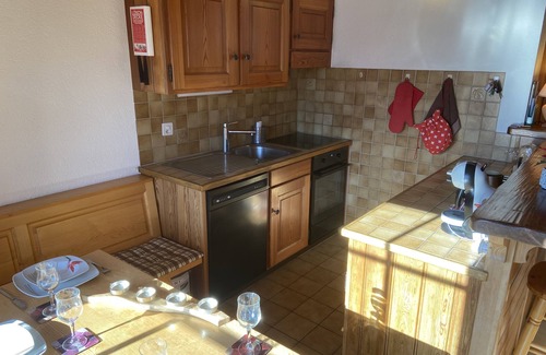 Chesieres Apartment | Charming Apartment, 1 minute to Bus Stop, free WiFi, 2 bedrooms & Stunning Views