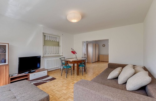 Fuldabruck Apartment | Charming Apartment in Fuldabrück with Garden