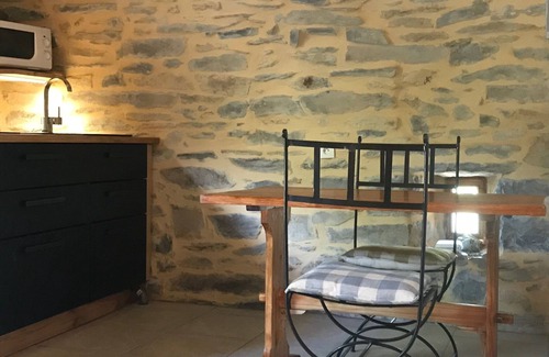 Vesseaux Apartment | Charming apartment/gite: Le Koru-Viognier in Mas Ardéchois
