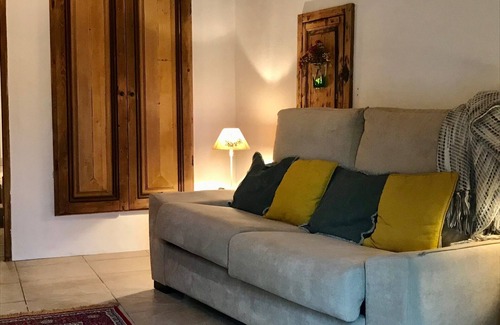 Vesseaux Apartment | Charming apartment/gite: Le Koru-Viognier in Mas Ardéchois