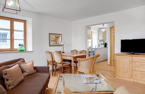 Bad Toelz Apartment | Charming Apartment “Holunder” with Mountain View, Wi-Fi, Balcony & Garden