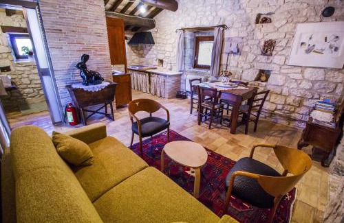Abbateggio Apartment | Charming Apartment in Abbateggio with Mountain View, 60 m²