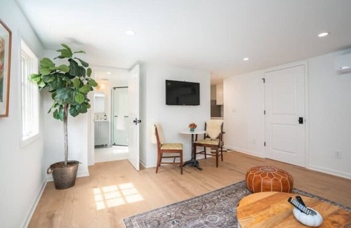 East Side Apartment | Charming Apartment in Historic Grant Park Homenn