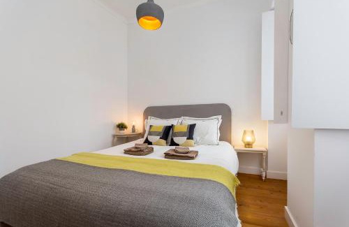Penha de Franca Apartment | Charming Apartment in Private Condominium at Graça