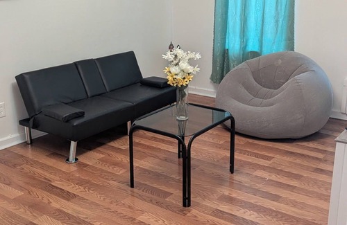 Queens Apartment | Charming apartment in Queens with WiFi and AC near to airport, train & shopping