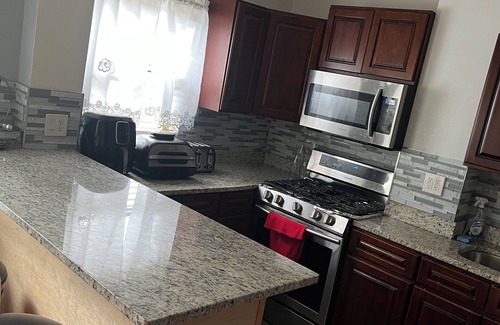 Flatlands Apartment | Charming apartment in awesome Brooklyn.