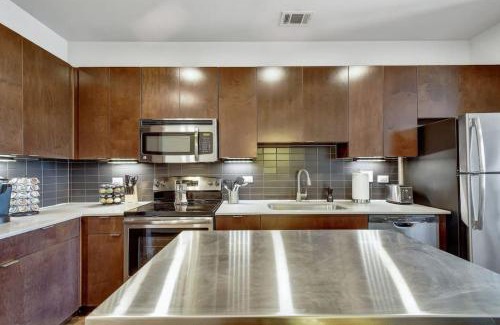 King William Apartment | Charming Apartment in Southtown Wifi Pool Gym