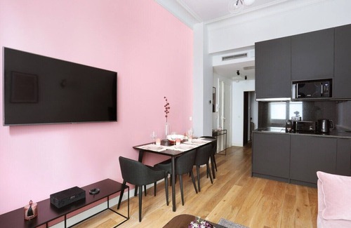 Paris City Center Apartment | Charming apartment Louvre Museum/Concorden