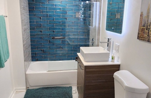 Woodlawn Apartment | Charming apartment Near University of Chicago
