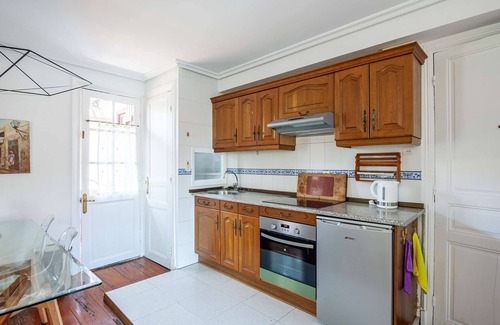 Hendaye Apartment | Charming Apartment with Balcony, 2 Bedrooms, 5min Drive to Beach, Quiet Area in Hendaye