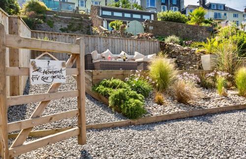Dartmouth Apartment | Charming Apartment With Garden & Parking