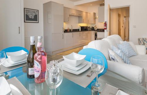 Dartmouth Apartment | Charming Apartment With Garden & Parking