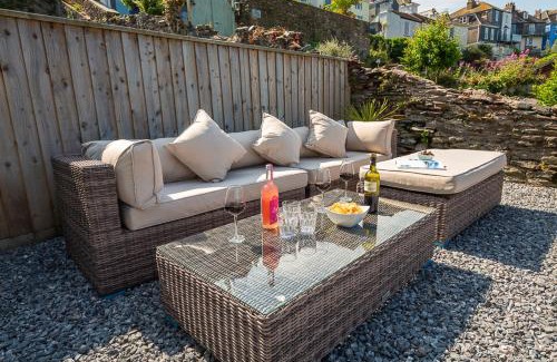 Dartmouth Apartment | Charming Apartment With Garden & Parking