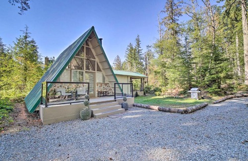 Ashford House | Charming Ashford Cabin with Private Hot Tub!
