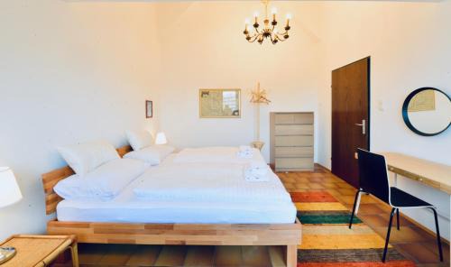 Stuwerviertel Apartment | Charming Attic Apartment near Messe Wien and Center