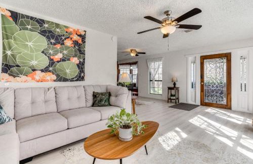 West Oak Hill House | Charming Austin Home on 2 Acres BBQ and Yard!