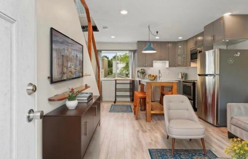 Trinidad Bed & Breakfast | Charming B&B Mezzanine with Free Parking!