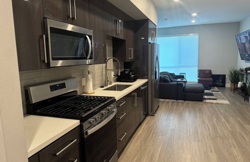 Downtown Long Beach Bed & Breakfast | Charming B&B with AC and fitness room in brilliant Long Beach