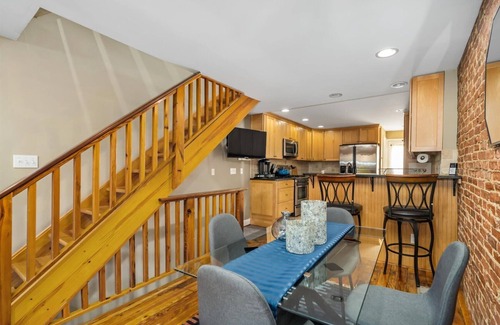 Riverside House | Charming Baltimore Townhome w/Scenic Views