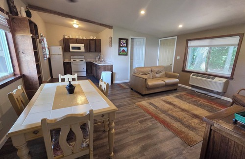 Fulton Cottage | Charming barnyard cottage offers a peacful retreat for those looking to get away