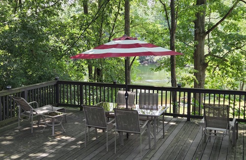 Fulton Cottage | Charming barnyard cottage offers a peacful retreat for those looking to get away
