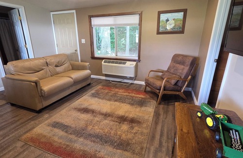 Fulton Cottage | Charming barnyard cottage offers a peacful retreat for those looking to get away