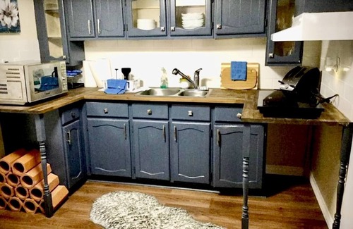 Peterborough Apartment | CHARMING BASEMENT APARTMENT MINUTES FROM DOWNTOWN, LITTLE LAKE, AND AMENITIES