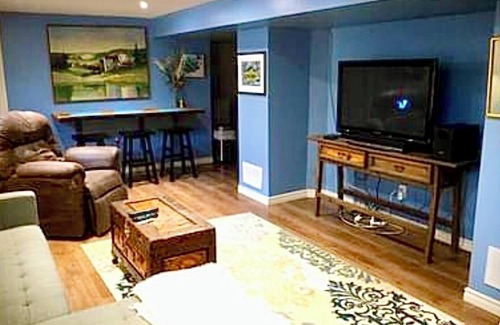 Peterborough Apartment | CHARMING BASEMENT APARTMENT MINUTES FROM DOWNTOWN, LITTLE LAKE, AND AMENITIES