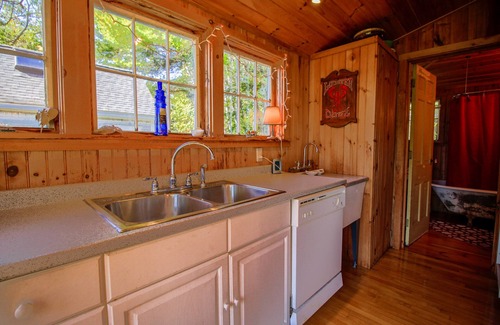 Sebascodegan Island Cabin | Charming Bayview Cottage with Deck, Firepit, Garden - 200' from the Water