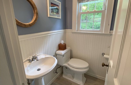 Darien House | Charming beach cape!