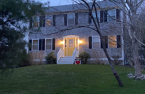 Little Compton House | Charming Beach Cottage -1 mile to beach - Tesla Charger