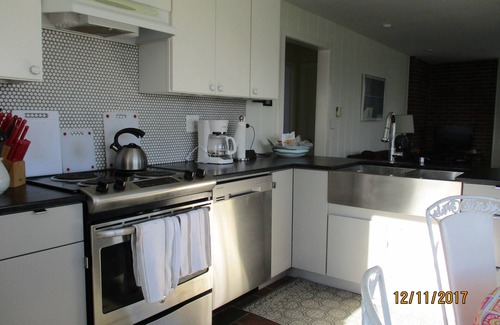 Charlestown Cottage | Charming beach cottage with kayak and canoe pond access & pond views.