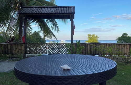 Catangnan Villa | Charming beach front villa for 4 guess max, with W/fi,AC in lovely General Luna