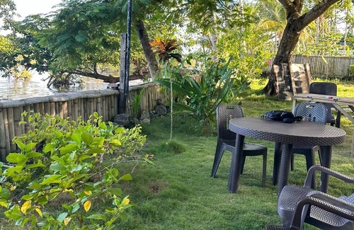 Catangnan Villa | Charming beach front villa for 4 guess max, with W/fi,AC in lovely General Luna