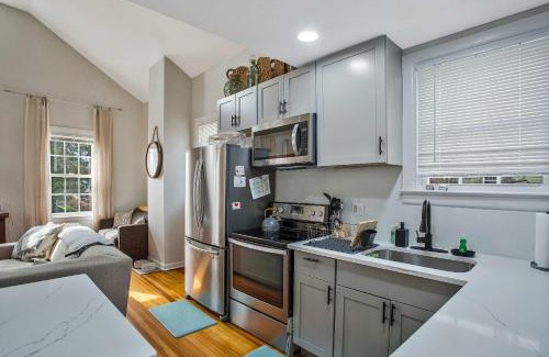 North Beach Apartment | Charming Beach House Top Floor - Walk Everywhere
