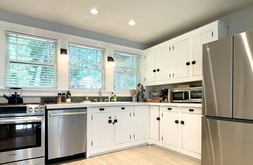 Wainscott House | Charming Beach House! Walk to a quaint farmstand and Wainscott beaches