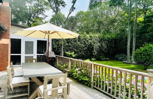 Wainscott House | Charming Beach House! Walk to a quaint farmstand and Wainscott beaches