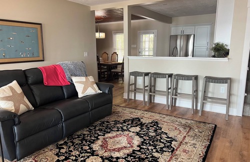 Coldwater Cottage | Charming Beachfront 4-bedroom cottage with WiFi, AC in Coldwater