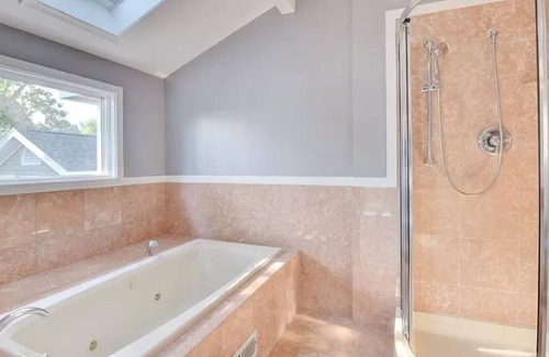 West Haven House | Charming, Beachfront retreat in West Haven!