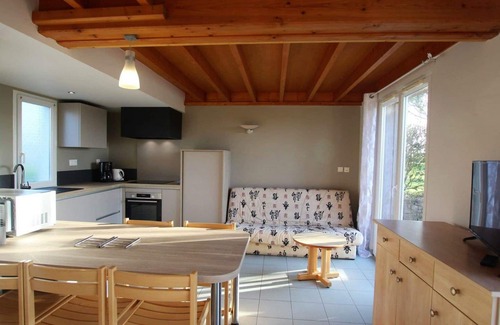 Biville Cottage | Charming Beachside House: Terrace, Pet-Friendly, Near GR223, with Wifi & Baby Equipment